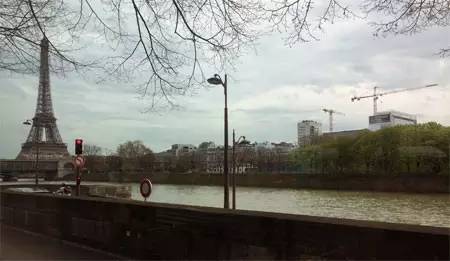 艾菲尔铁塔近景