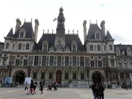 72路终点站市政厅广场