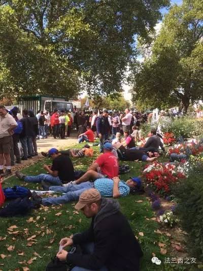 2014年：市政府门口倾倒羊杂碎