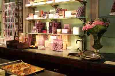 laduree-paris-macarons