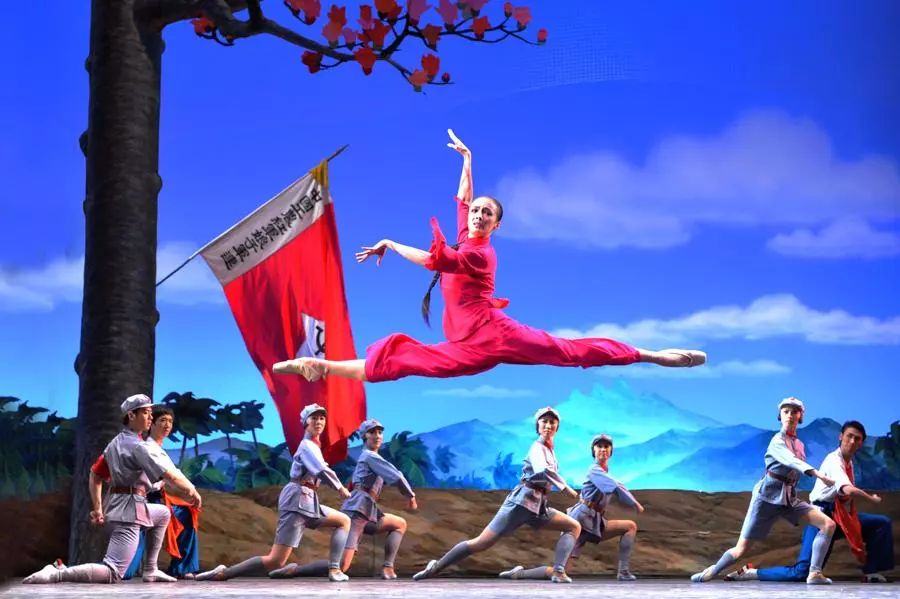 法国人跳起《红色娘子军》