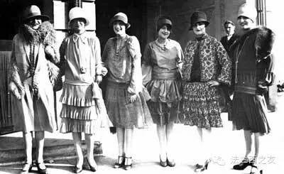 迪奥1947年大V礼服