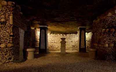 揭秘巴黎地下墓穴:白骨堆砌的尊严