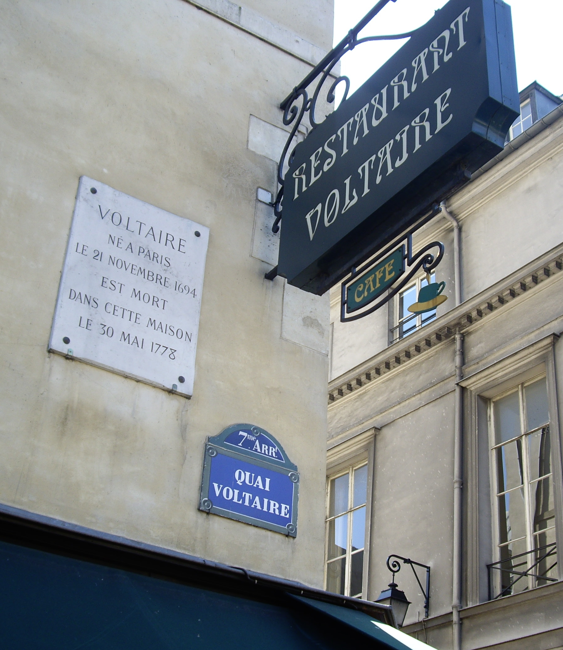 巴黎伏尔泰旧址街牌