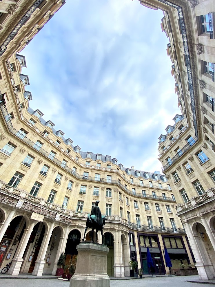 歌剧院广场内院