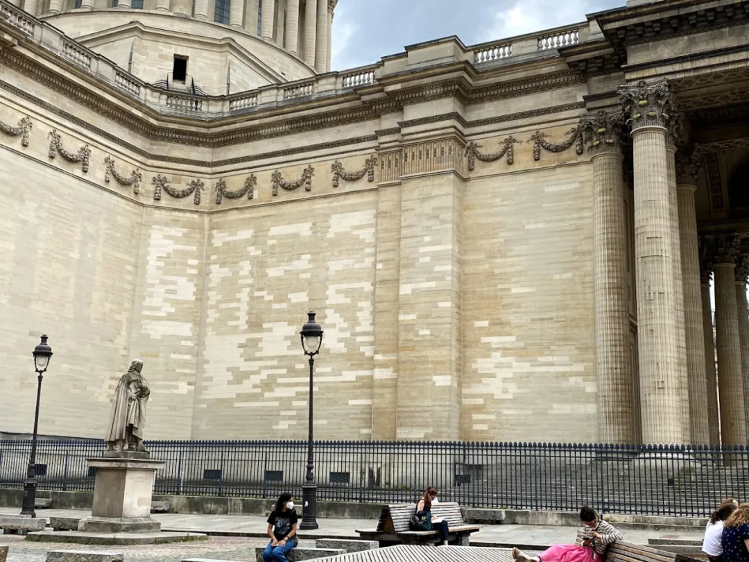 先贤祠侧面·坑坑洼洼的弹孔墙