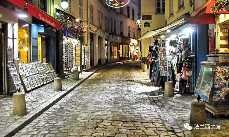 蒙马特夜晚石板路