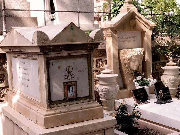 蒙马特公墓巴黎漫步——茶花女海涅Dalida