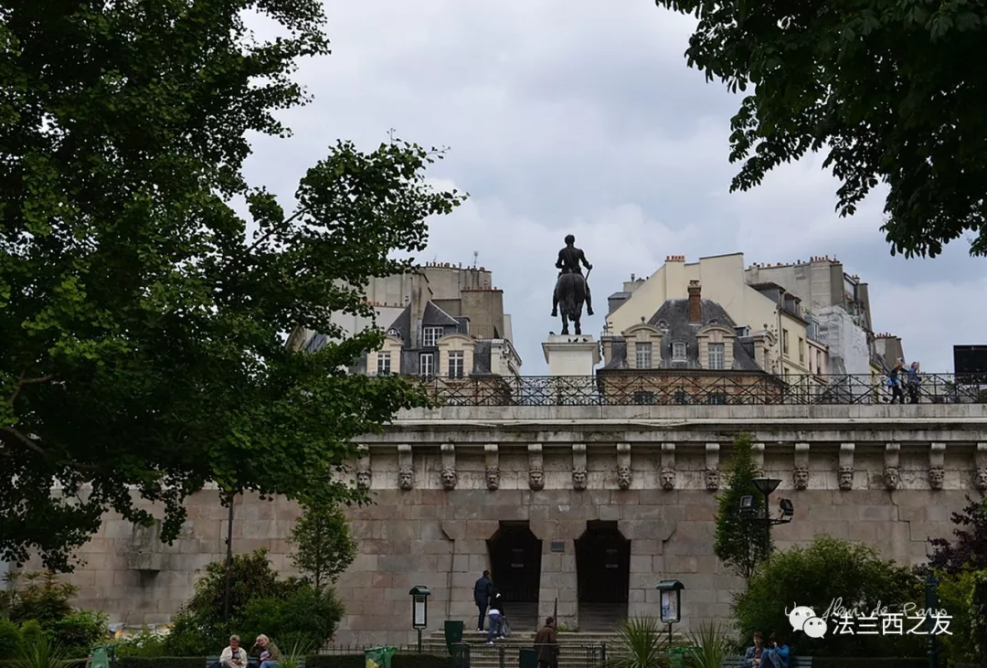 亨利四世骑马像远景