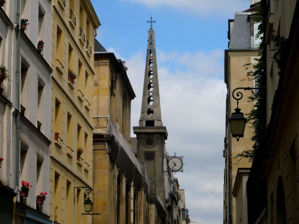 圣路易岛教堂尖塔街景